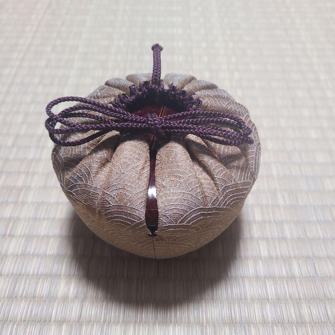 老松茶入　割蓋　溜塗　仕覆　二個　西陣織　正絹　名物裂　山椒純子　金襴鱗鶴青海波