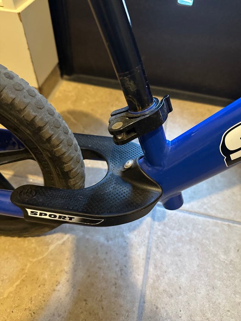 STRIDER 12インチ バランスバイク 青　室内保管　スタンド付き 箱無し