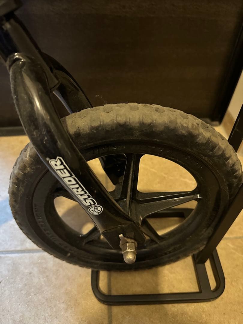 STRIDER 12インチ バランスバイク 青　室内保管　スタンド付き 箱無し