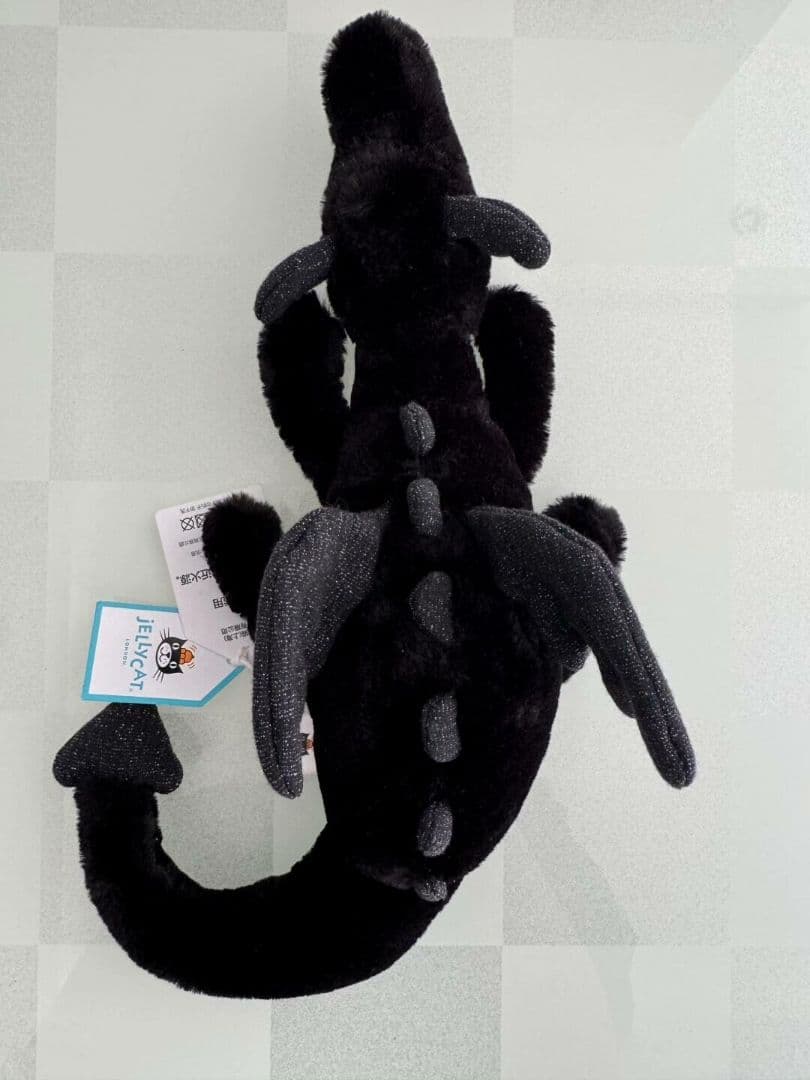  黒いドラゴンぬいぐるみ