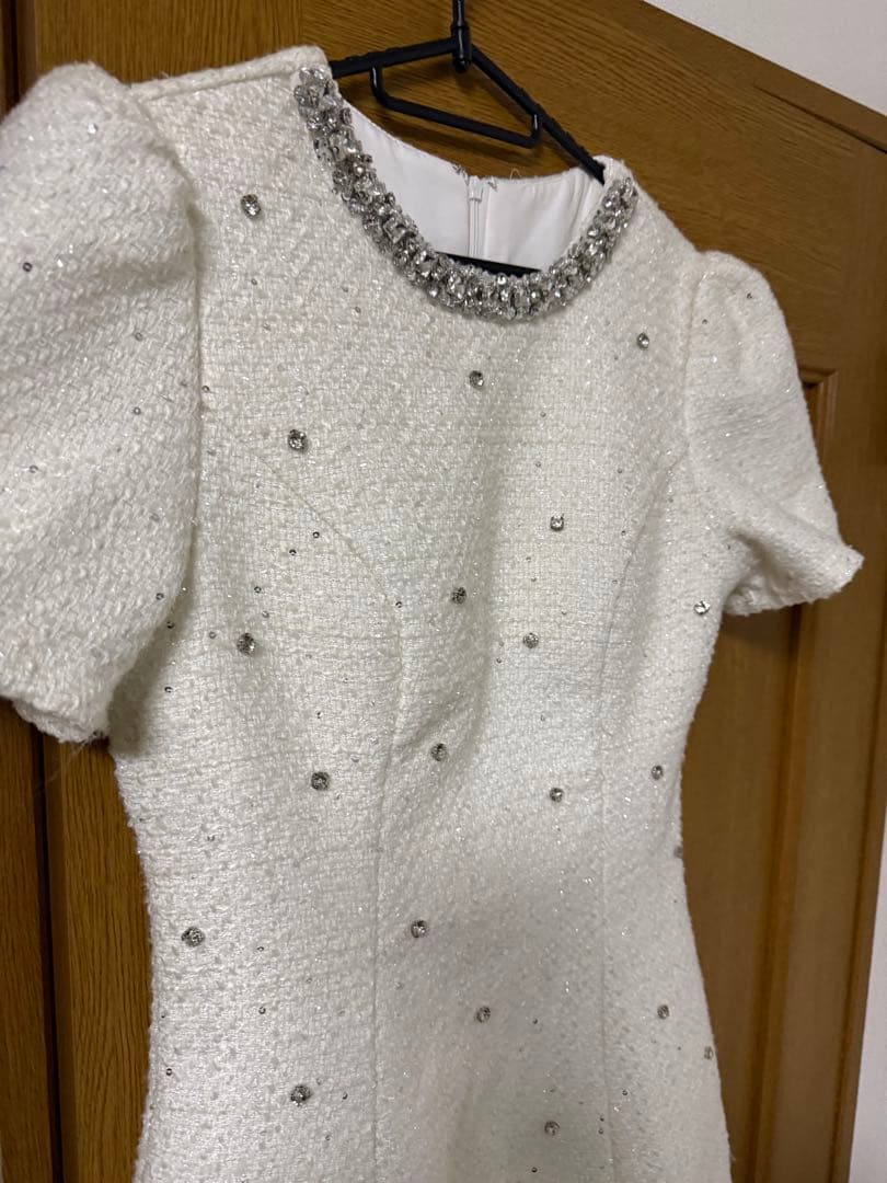 ホワイトビジューAラインドレス