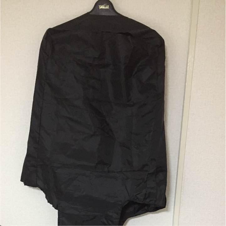 中型スーツケース黒、カバーつき、定価４,５万円→１万円。