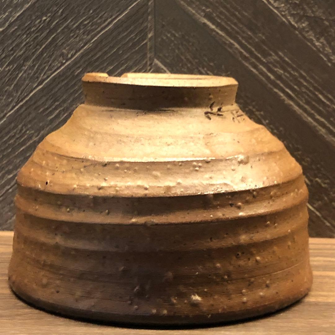 究極の美◾️蔵から焦茶色のつぶつぶした美しい雰囲気の抹茶茶碗が出て来ました。