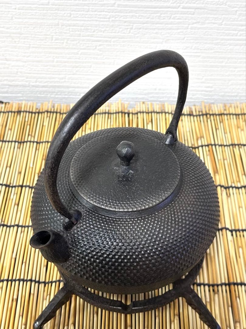 未使用品、タグ付　南部虎山工房前田知行造　１２型　南部鉄瓶　南部鉄器　鉄瓶