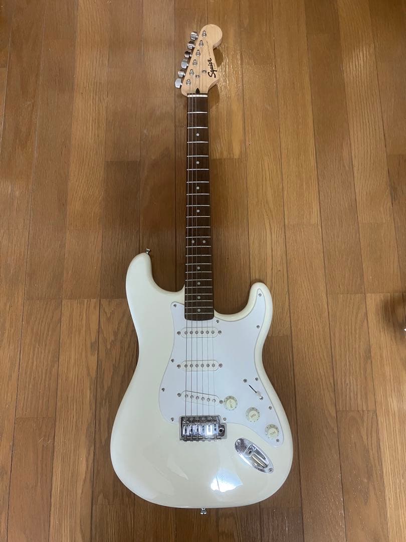 Squier Stratocaster ホワイト　ケース付き