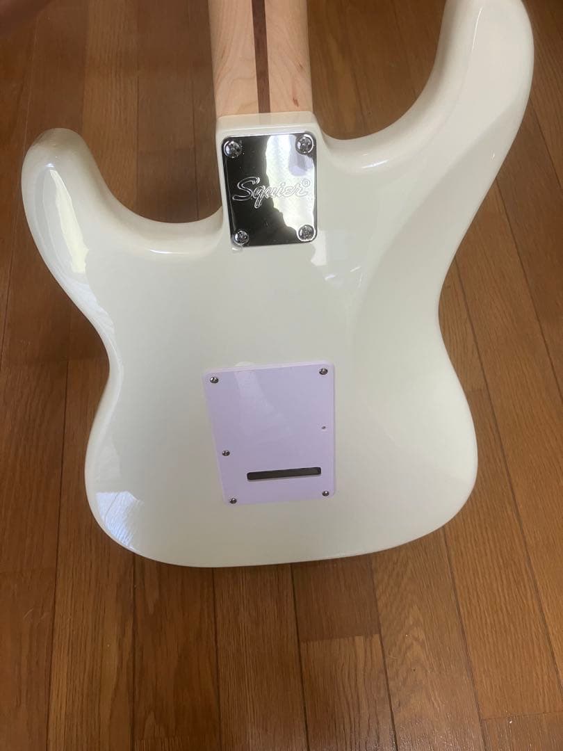 Squier Stratocaster ホワイト　ケース付き