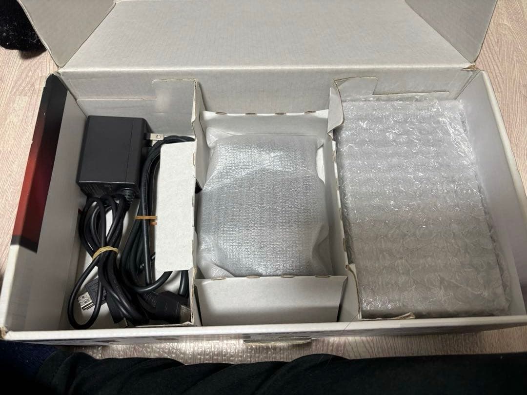 Nintendo Switch本体（Joy-Conストラップ不足）