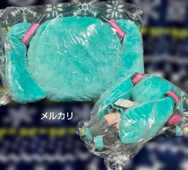 初音ミク きゃらまる プレミアムクッション　メガジャンボ寝そべりぬいぐるみ