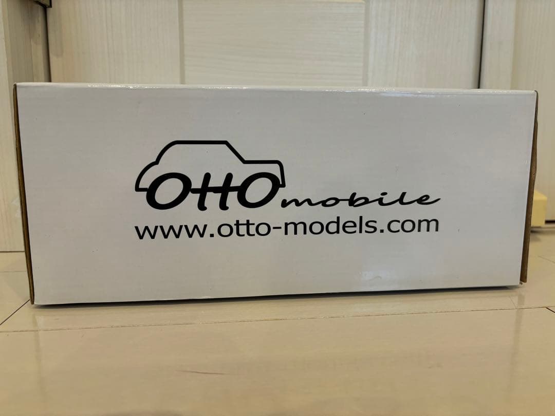 BMW 325i E30 silverミニカー Otto mobile 1/18