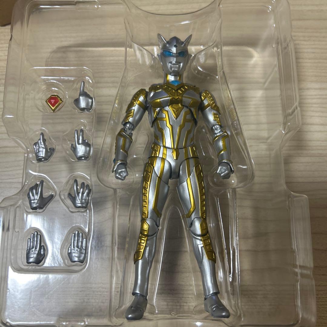 【開封済】S.H.Figuartsウルティメイトシャイニングウルトラマンゼロ