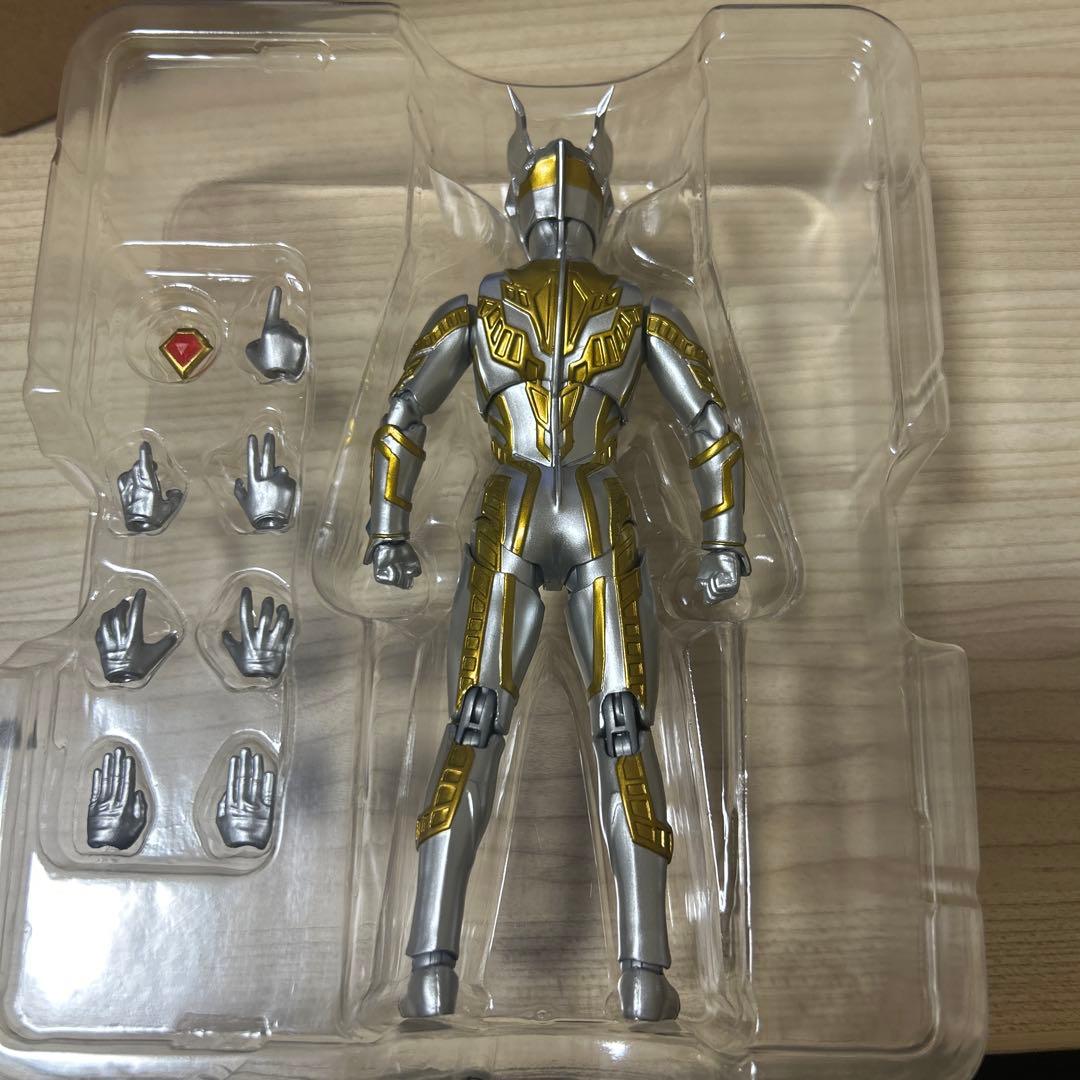 【開封済】S.H.Figuartsウルティメイトシャイニングウルトラマンゼロ