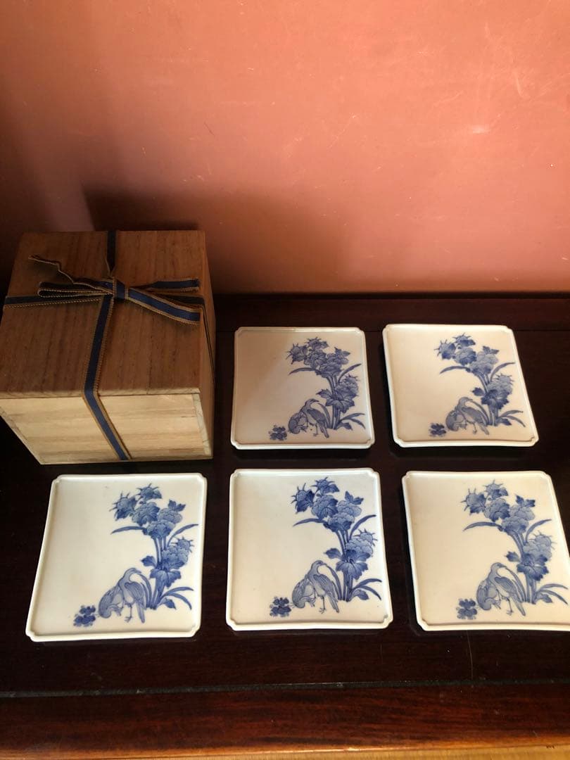 藍九谷もしくは藍鍋島の花鳥文隅入染付角皿5客桐箱入