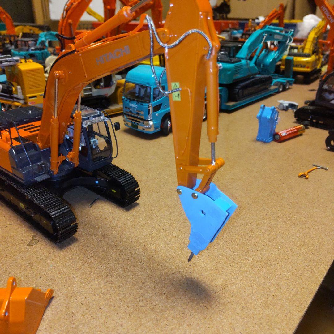日立建機　ZAXIS 350LC オカダアイヨン　ブレーカーセット　　1/50