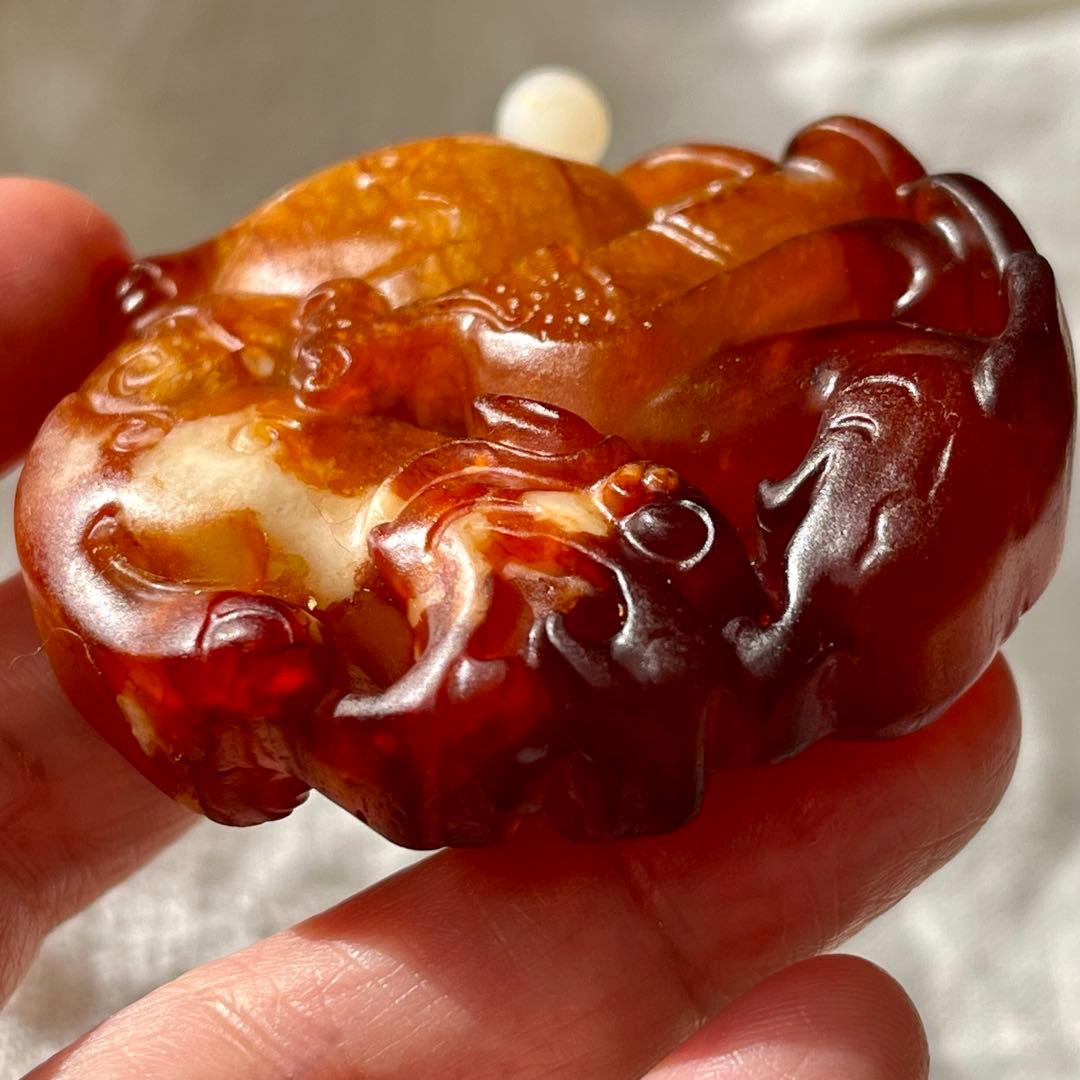 和田玉 赤玉 鼻煙壺 嗅ぎタバコケース 古玉 手彫 彫刻 神獣 軟玉 ネフライト