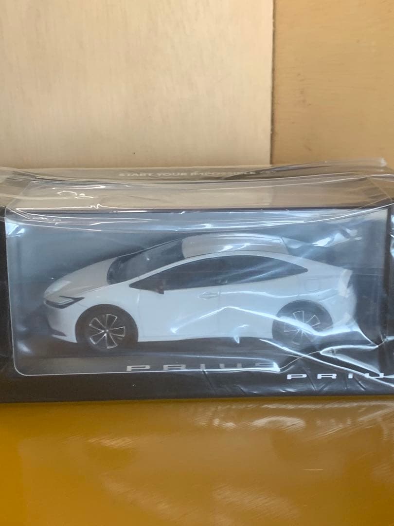トヨタ プリウス ホワイトマイカ ミニカー