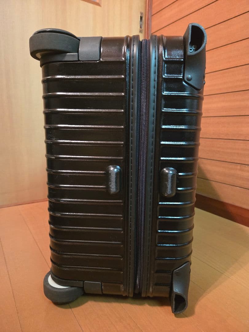 RIMOWA ブラック キャリーケース 63L