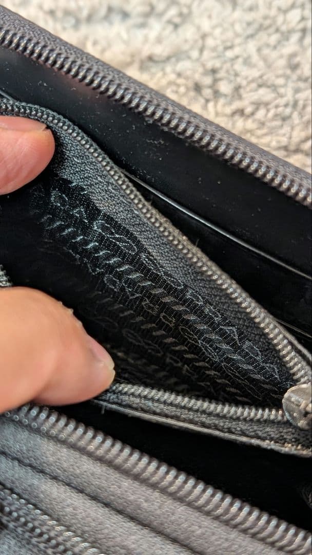 【ゆーゆーゆ  】PRADA Wファスナー 財布 ブラック