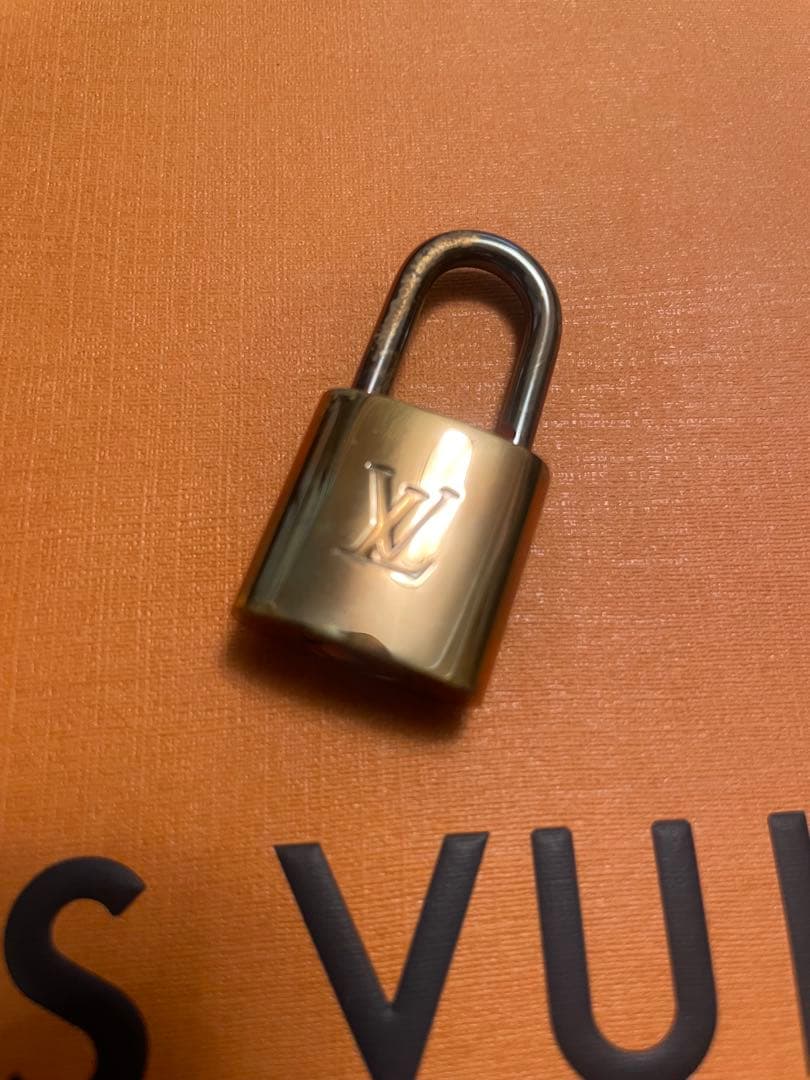 ルイヴィトン　紙袋　空き箱