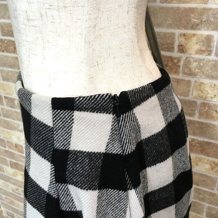 送料込み！ 極美品 FOXEY スカート 40 日本製 477