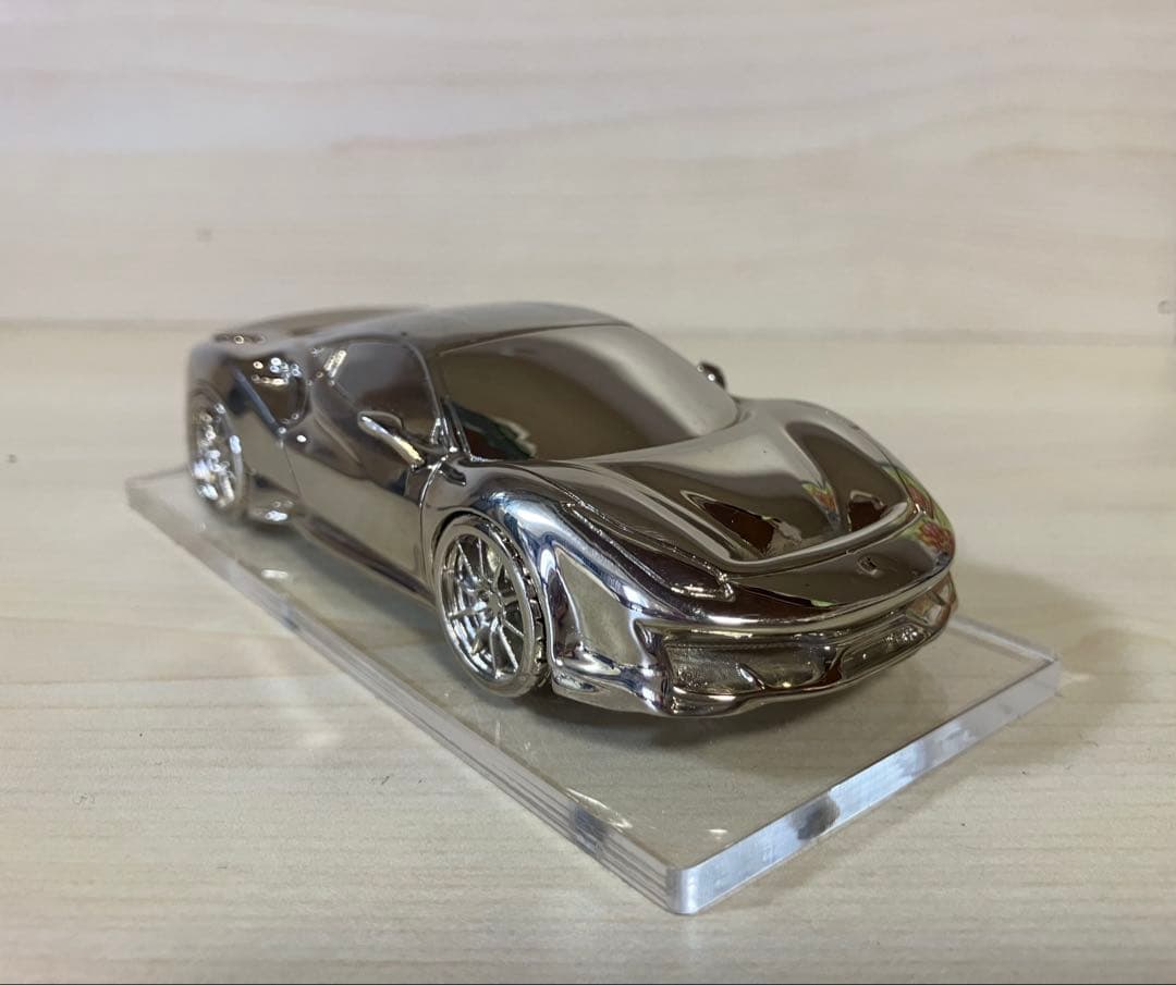 フェラーリ　pista 488 メタリックシルバー　ミニカー