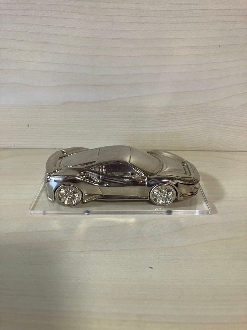フェラーリ　pista 488 メタリックシルバー　ミニカー