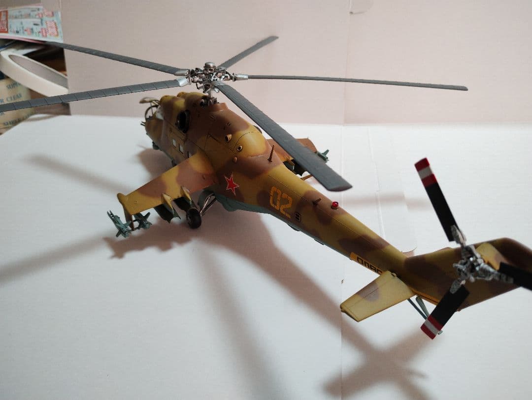 プラモデル完成機　1/48　MIL Mi-24ハインドガンシップ