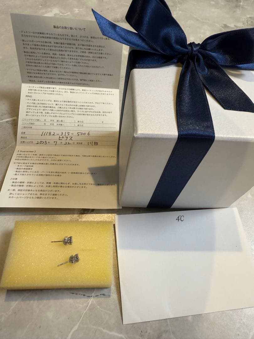 4℃プラチナピアス＜Mサイズ＞品番：111823155006保証書と箱つき