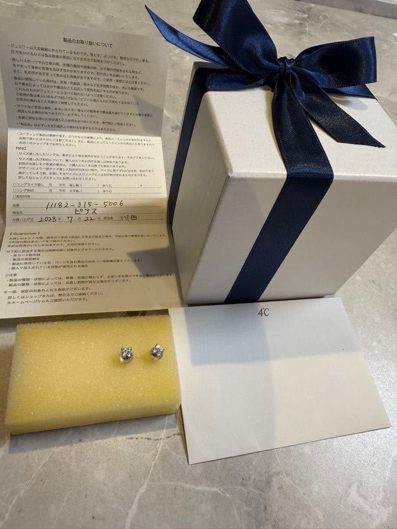 4℃プラチナピアス＜Mサイズ＞品番：111823155006保証書と箱つき