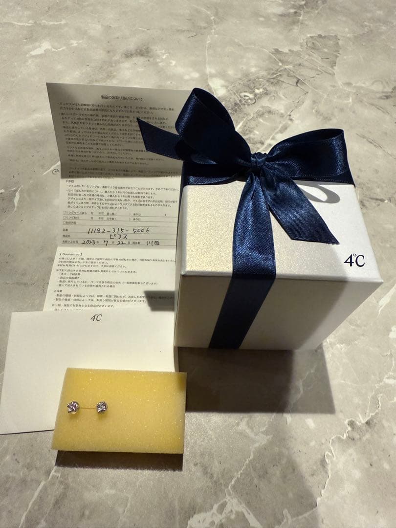 4℃プラチナピアス＜Mサイズ＞品番：111823155006保証書と箱つき