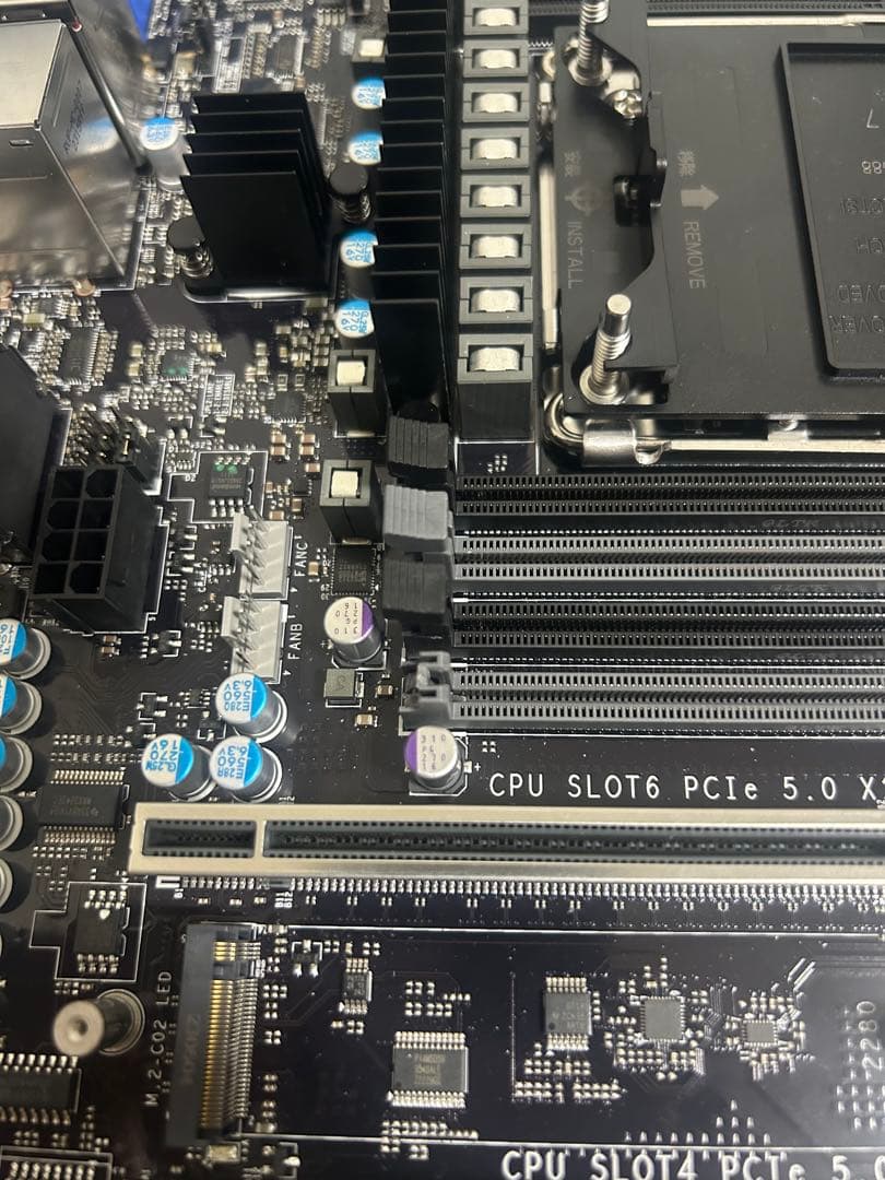 Supermicro X13SRA-TF マザーボード