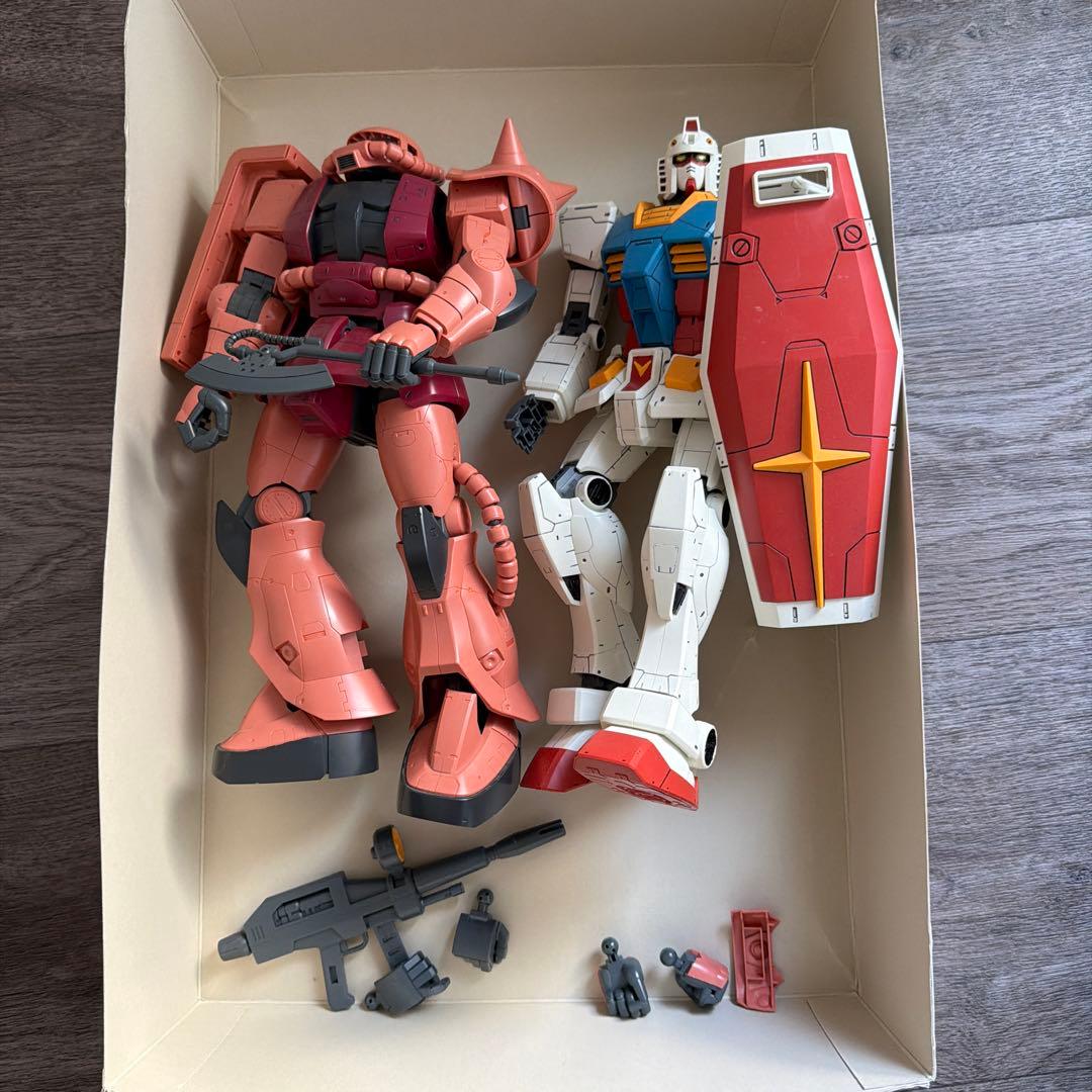 ガンダム、シャア専用ザクメガサイズモデルセット　ジャンク完成品