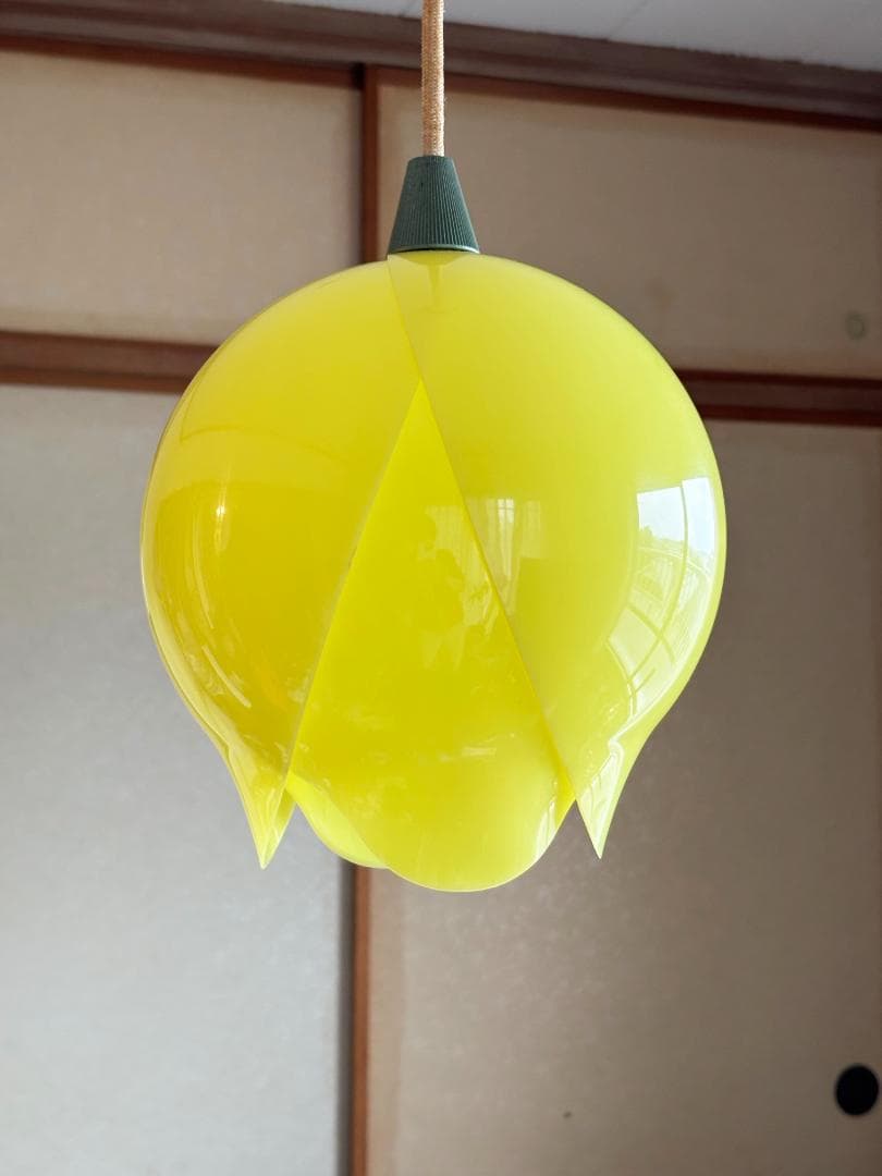昭和レトロ　吊り下げ照明　黄色チューリップ型ペンダントライト