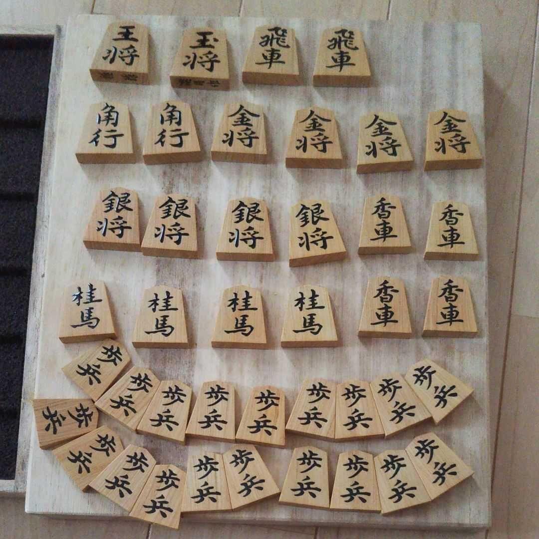 将棋駒　淡月作　本榧　柾目　盛上駒　雅峰書