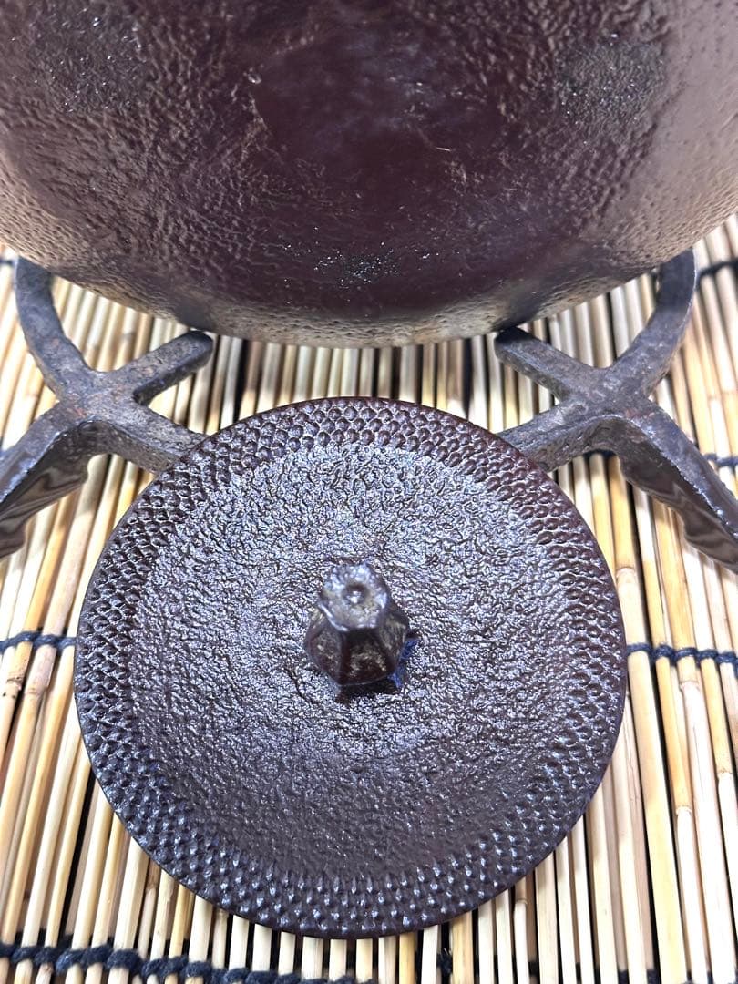 未使用品、付属品付　南部㐂州 喜州 (及川 喜徳)造　鍛治打袋鉉１５型　南部鉄瓶