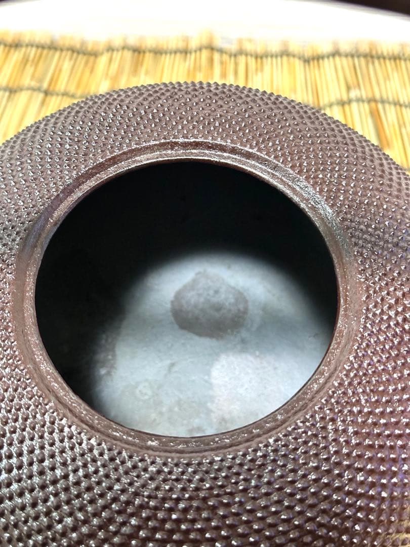 未使用品、付属品付　南部㐂州 喜州 (及川 喜徳)造　鍛治打袋鉉１５型　南部鉄瓶