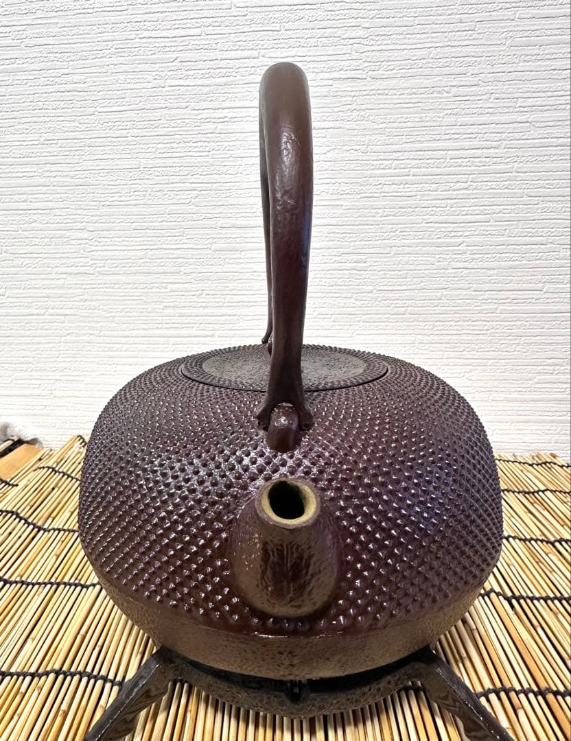 未使用品、付属品付　南部㐂州 喜州 (及川 喜徳)造　鍛治打袋鉉１５型　南部鉄瓶