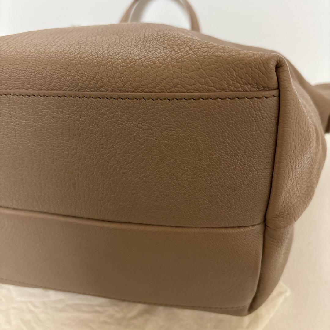 な*a様 フェラガモ　ベージュ レザー ハンドバッグ