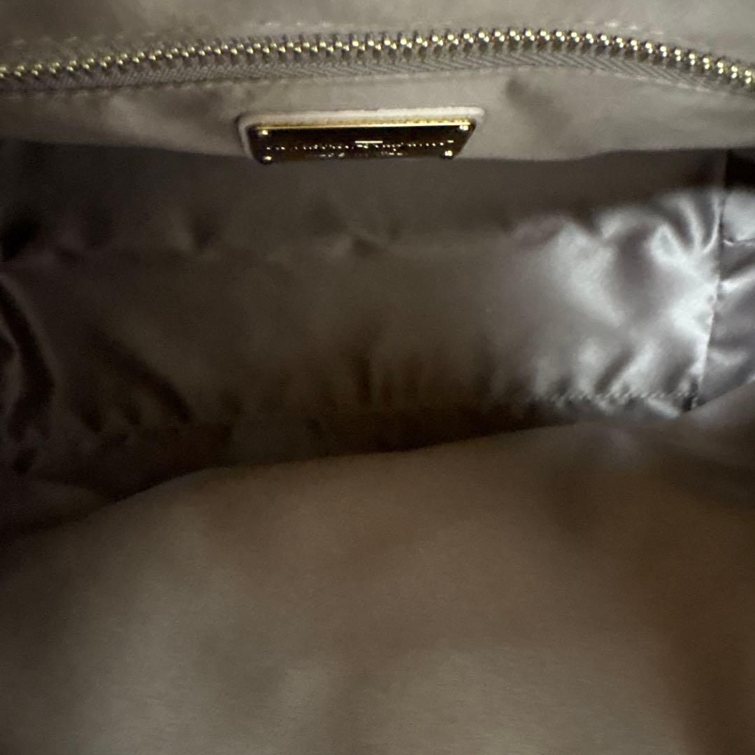 な*a様 フェラガモ　ベージュ レザー ハンドバッグ