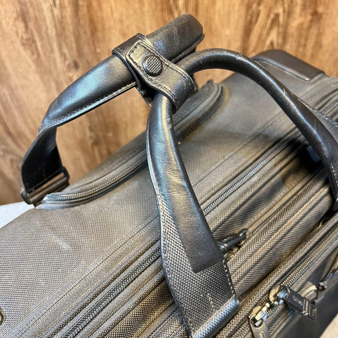 F868\"　ワケアリ品　TUMI デラックス・4ウィール・ラップトップ・ケース