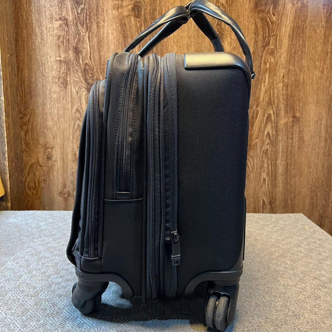F868\"　ワケアリ品　TUMI デラックス・4ウィール・ラップトップ・ケース