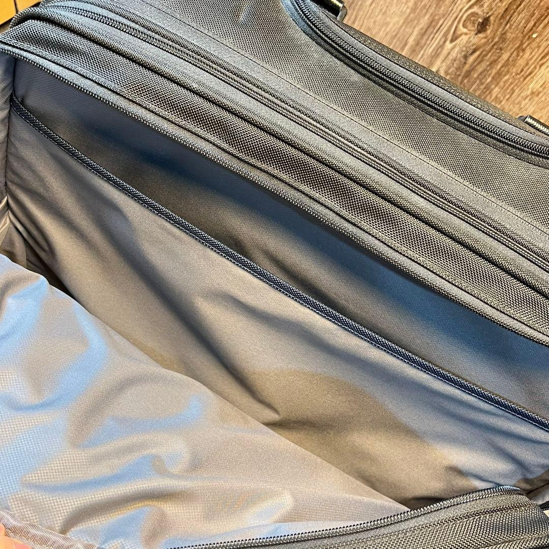 F868\"　ワケアリ品　TUMI デラックス・4ウィール・ラップトップ・ケース