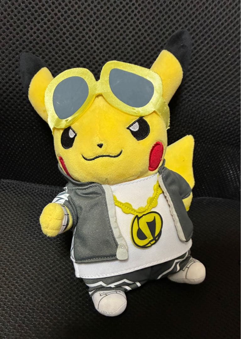 ポケモンぬいぐるみ ボスごっこピカチュウ　ぬいぐるみ　スカル団 グズマ