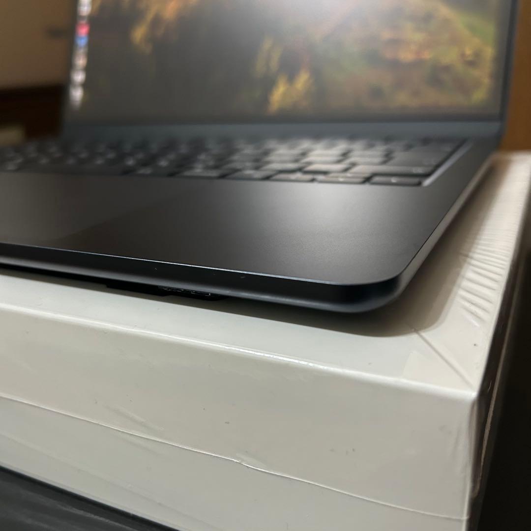 美品　MacBook Air MLY33J/A 256GB M2 2022年