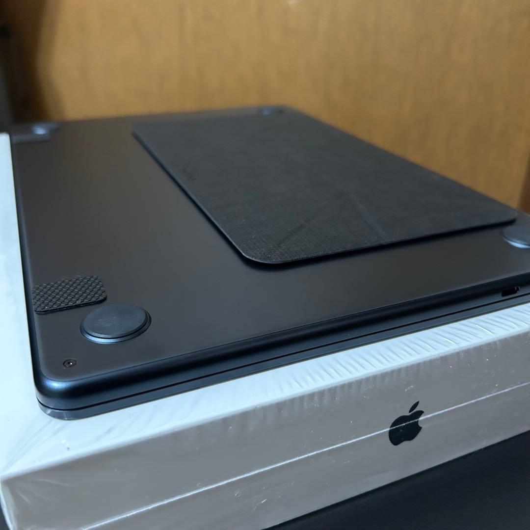 美品　MacBook Air MLY33J/A 256GB M2 2022年