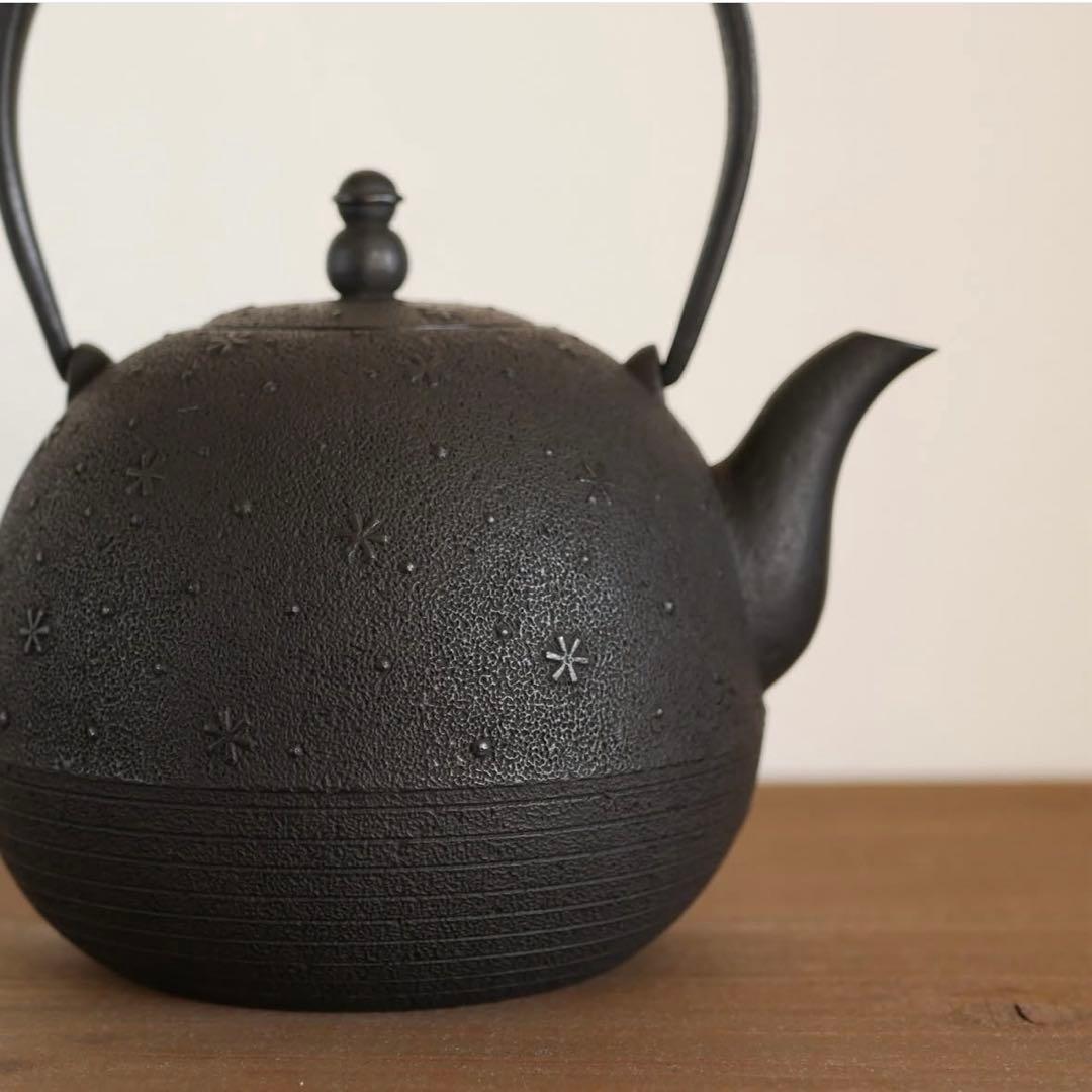 【美品】高橋大益 南部鉄瓶 鋳鉄製鉄瓶 六花 刻印、箱あり IH可