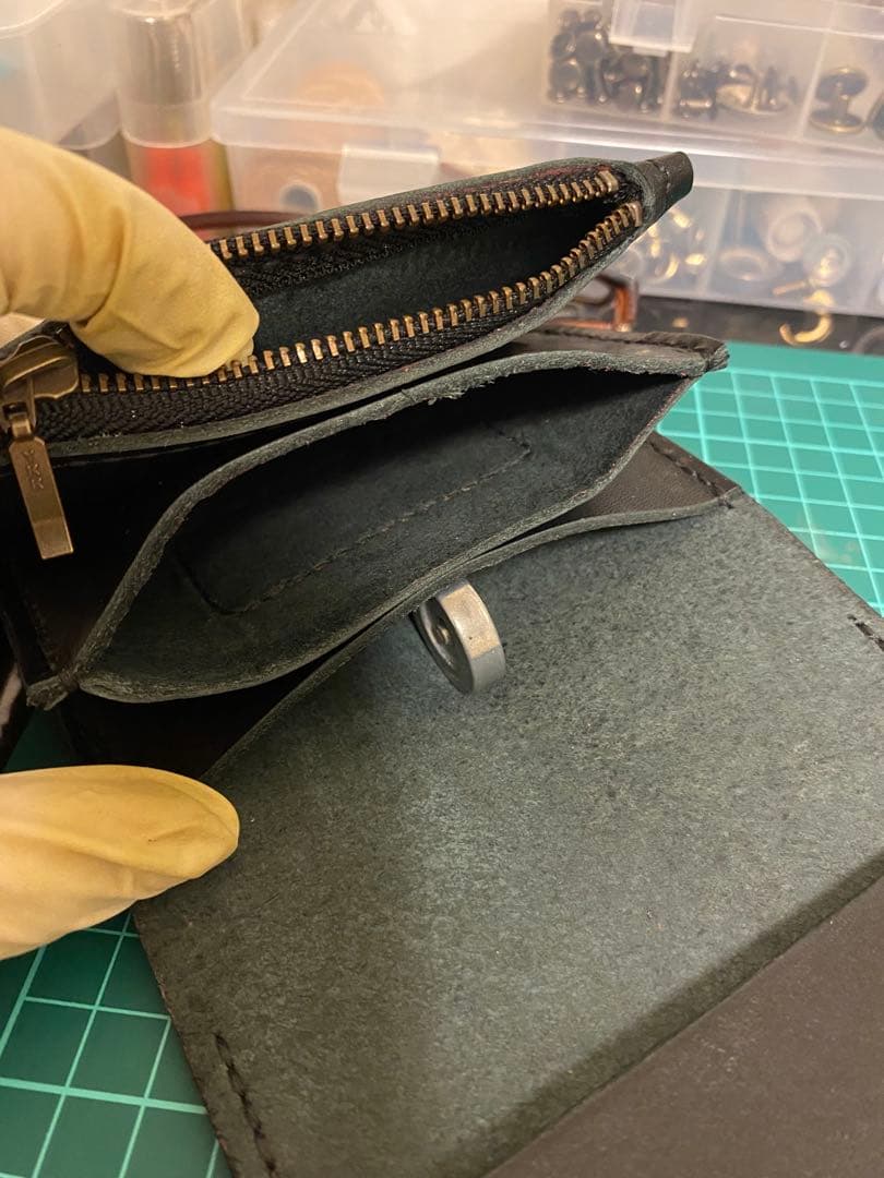 【姫路レザー】ミニトラッカーウォレット　ブラック クロスコンチョ