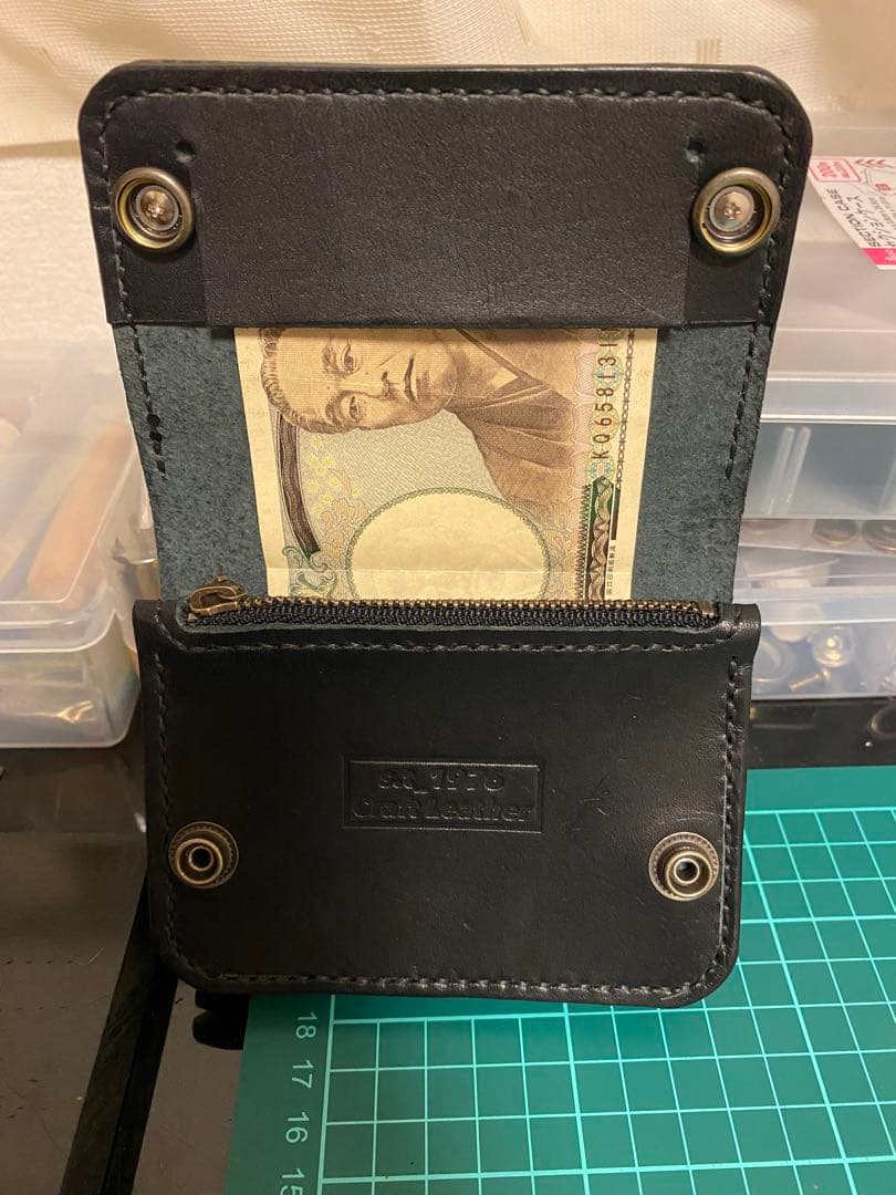 【姫路レザー】ミニトラッカーウォレット　ブラック クロスコンチョ