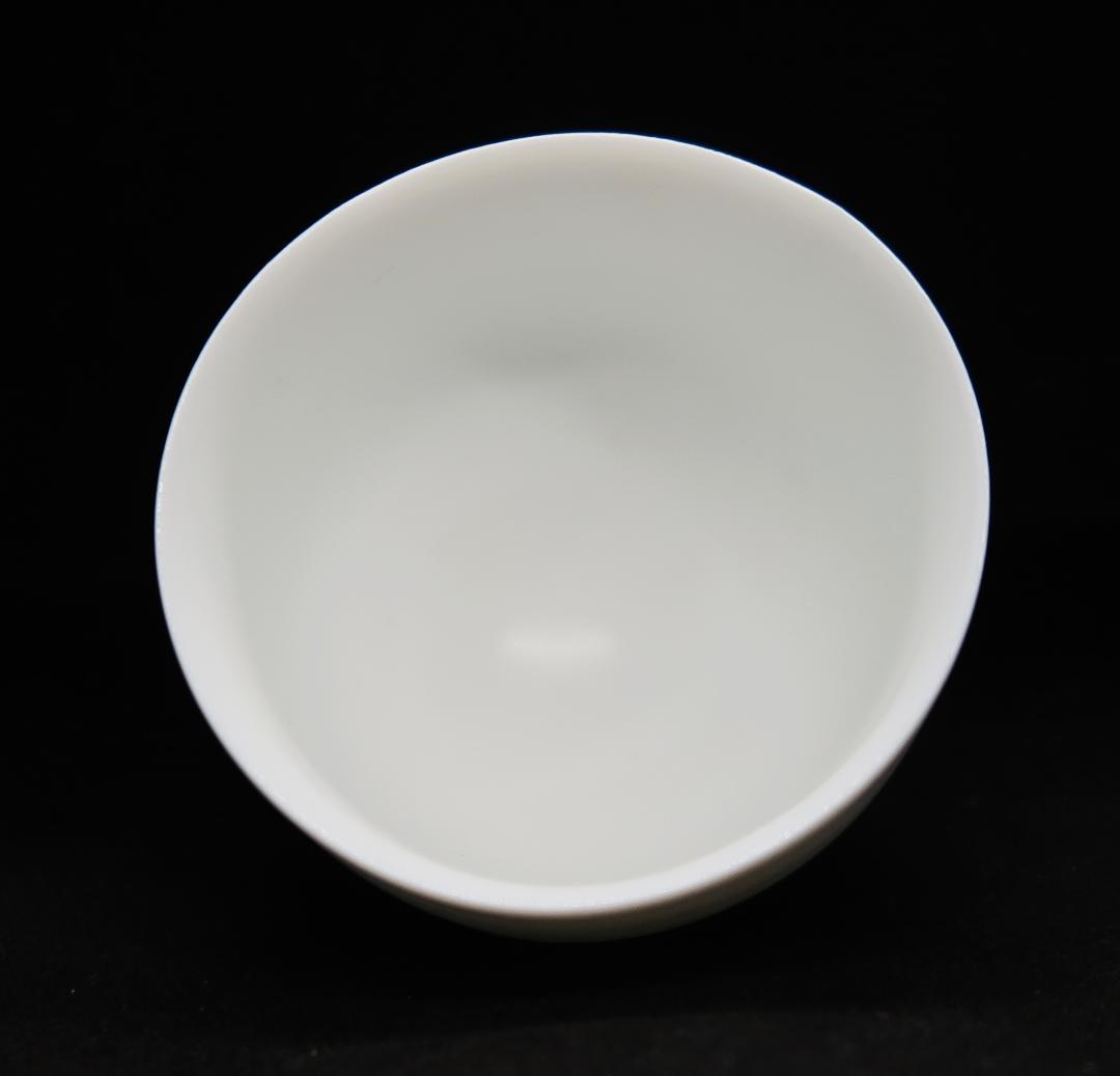 ぐい呑み（酒杯／お猪口）作家物　久岡冬彦作　白磁　奈良県　天風窯