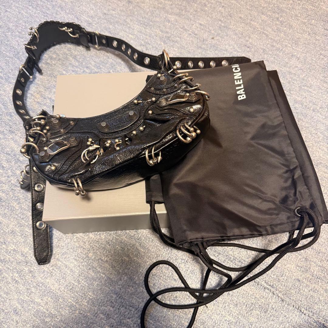 バッグ BALENCIAGA le cagole xs piercing