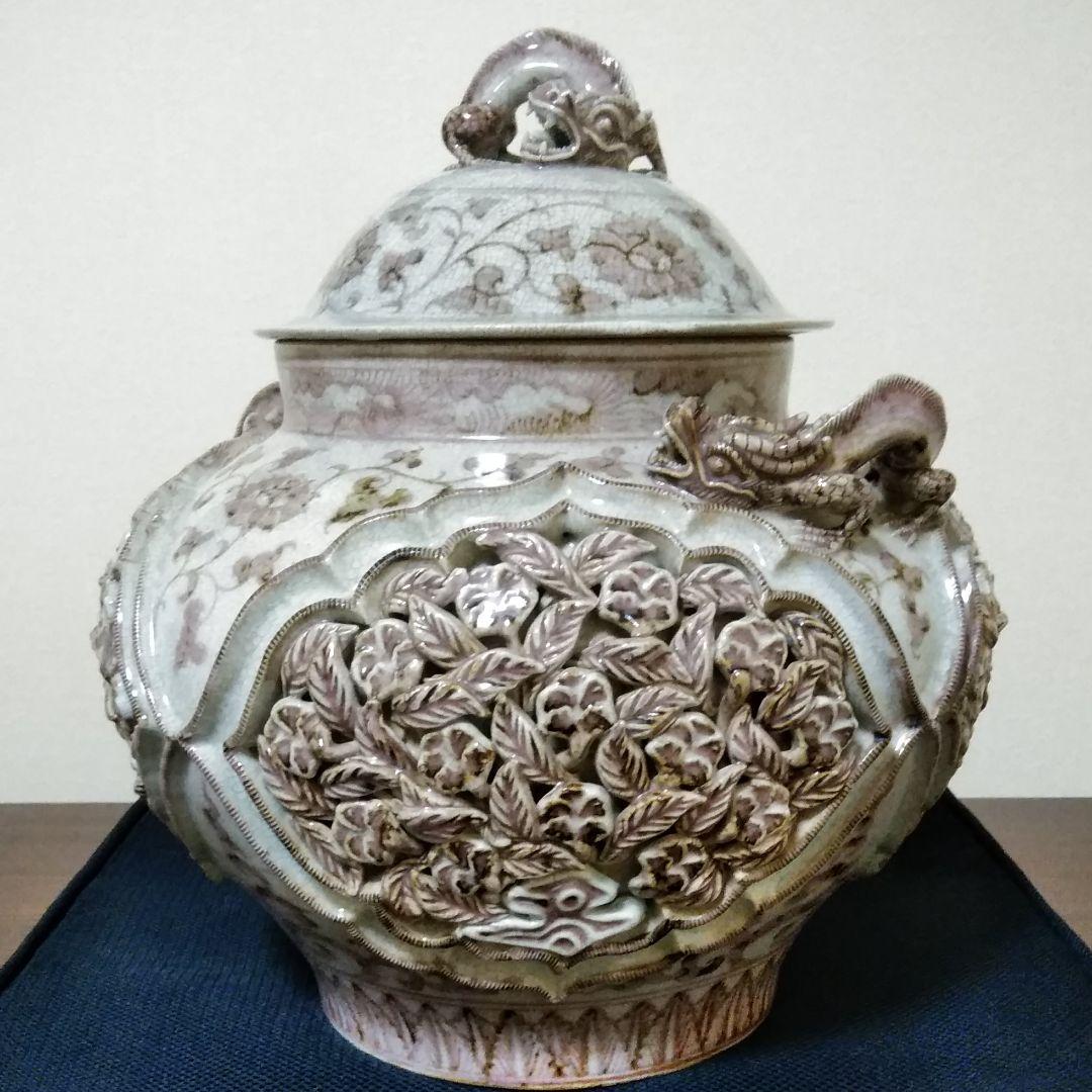 中国元時代釉裏紅　草花貼付け三龍耳壺